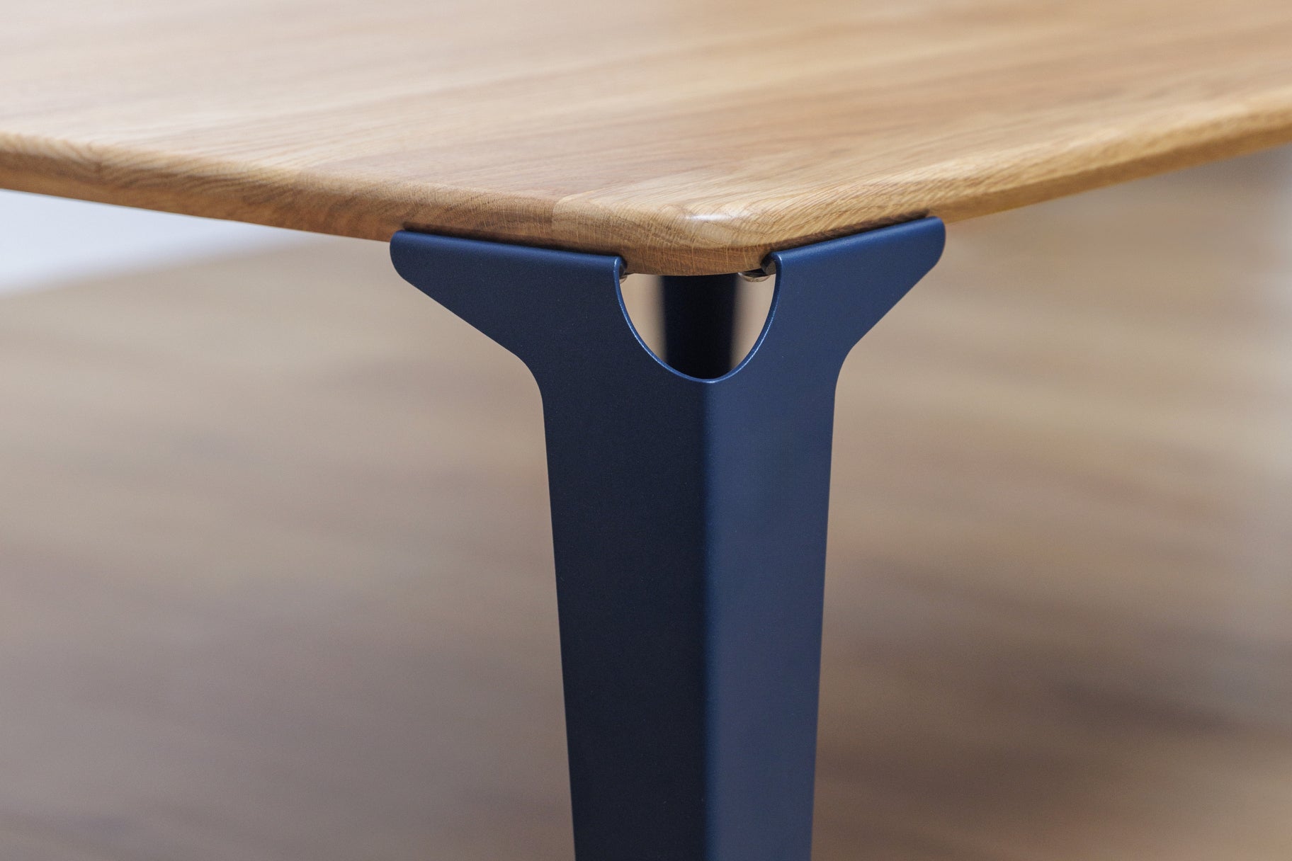 table basse bois et acier Biarritz de couleur bleu acier