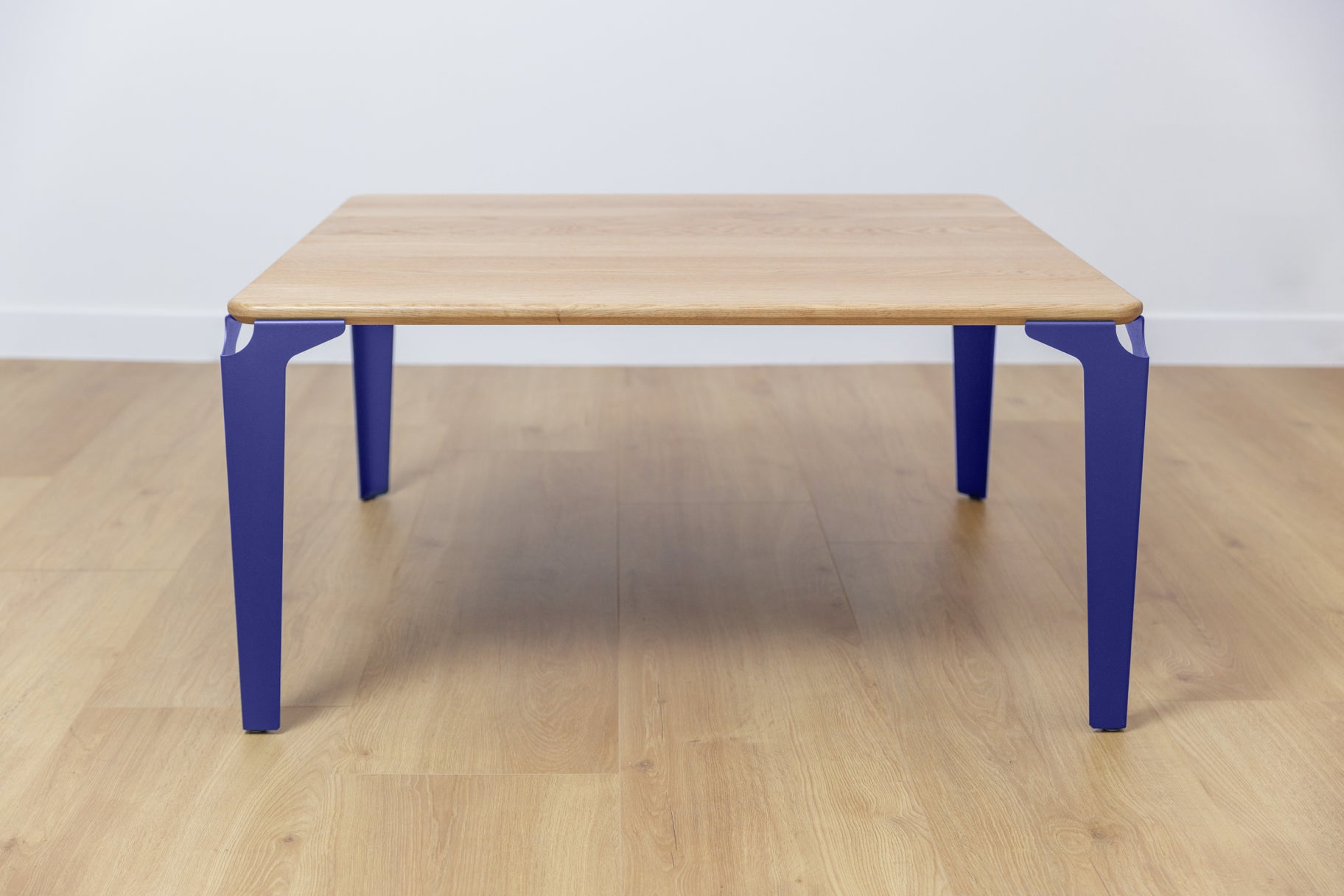 table basse bois et acier Biarritz de couleur bleu outremer