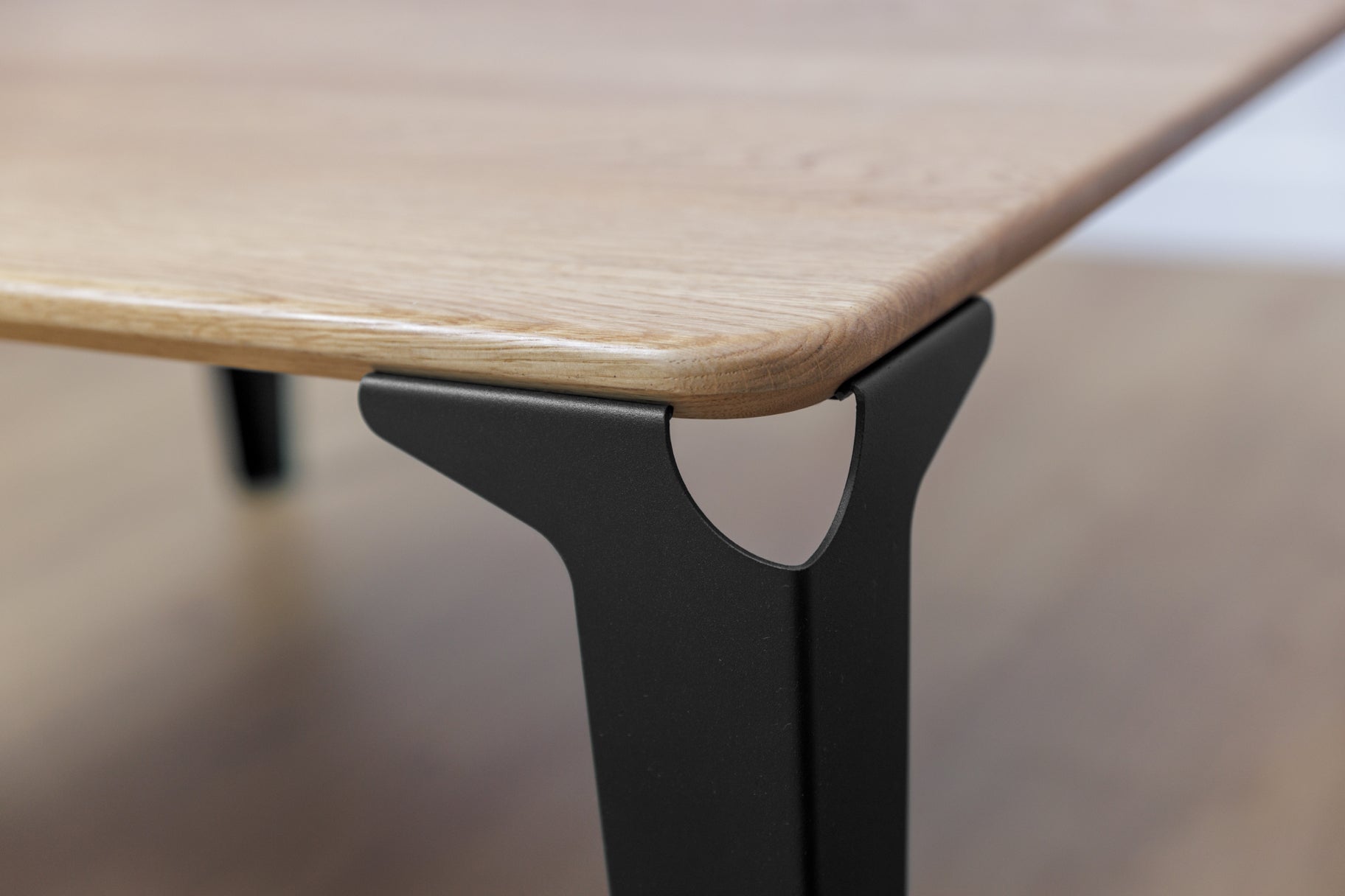 table basse bois et acier Biarritz de couleur noir