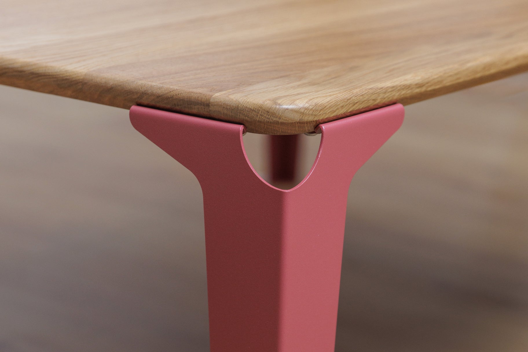 table basse bois et acier Biarritz de couleur rose