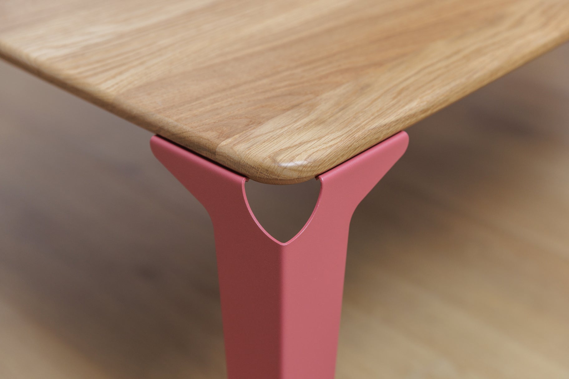 table basse bois et acier Biarritz de couleur rose