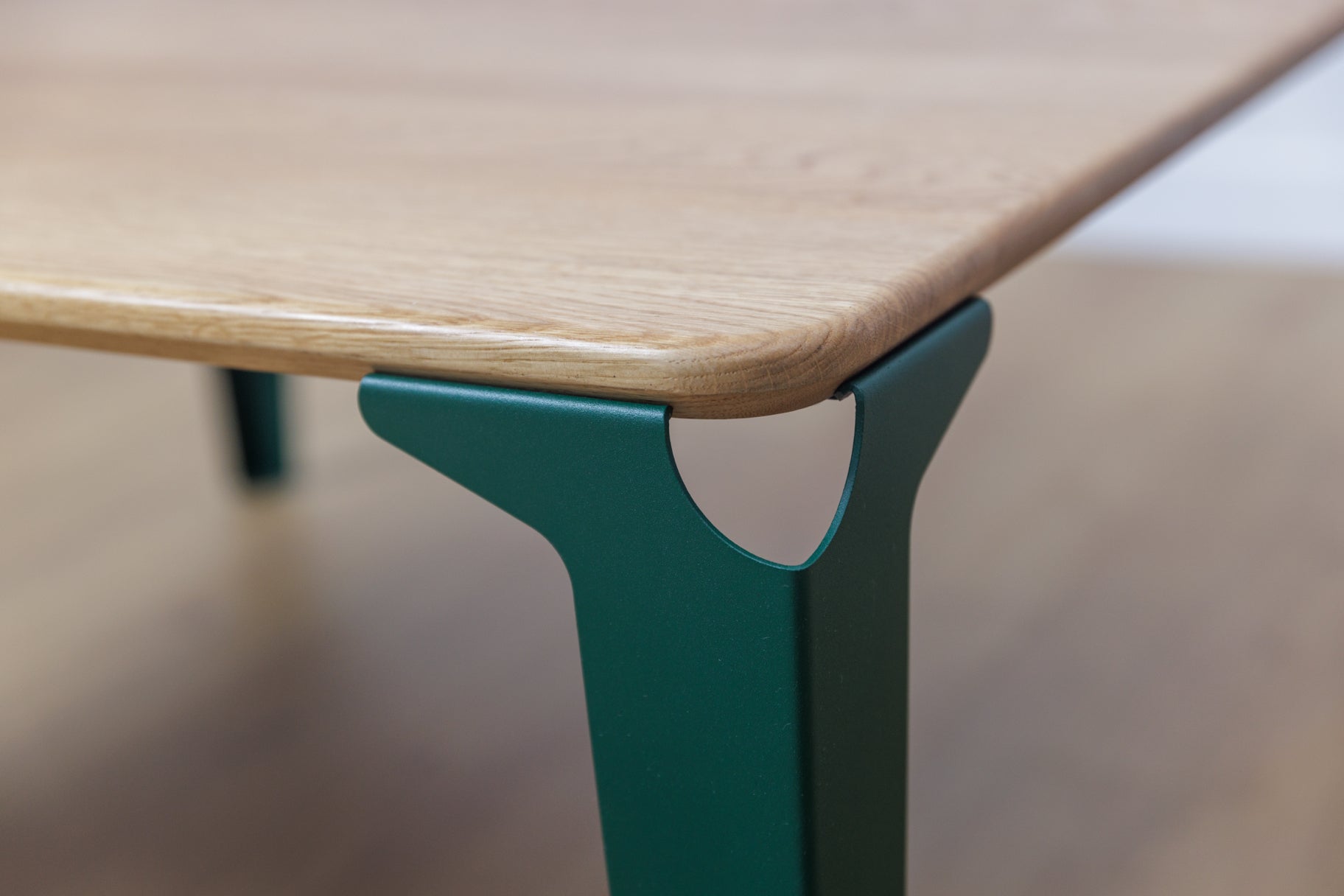 table basse bois et acier Biarritz de couleur vert mousse