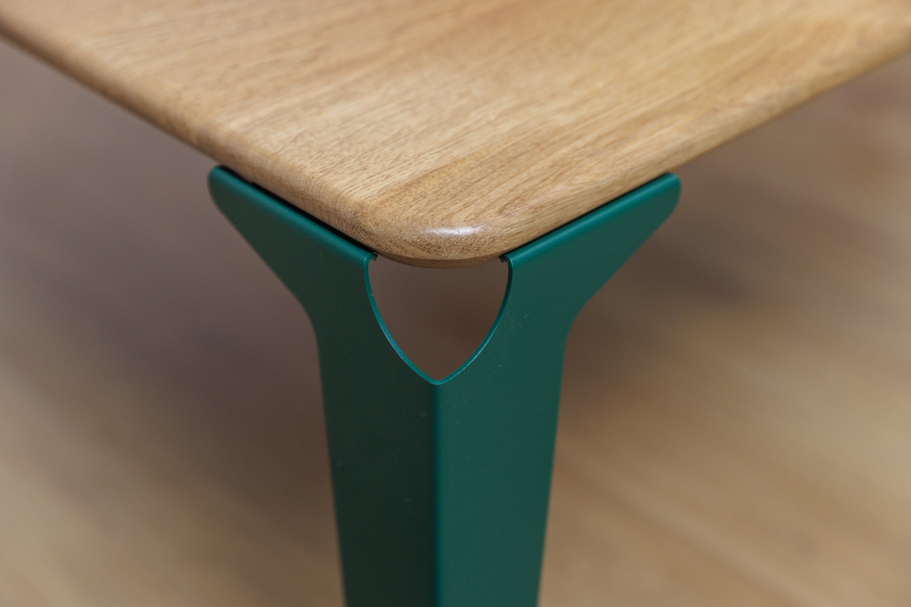 table basse bois et acier Biarritz de couleur vert mousse