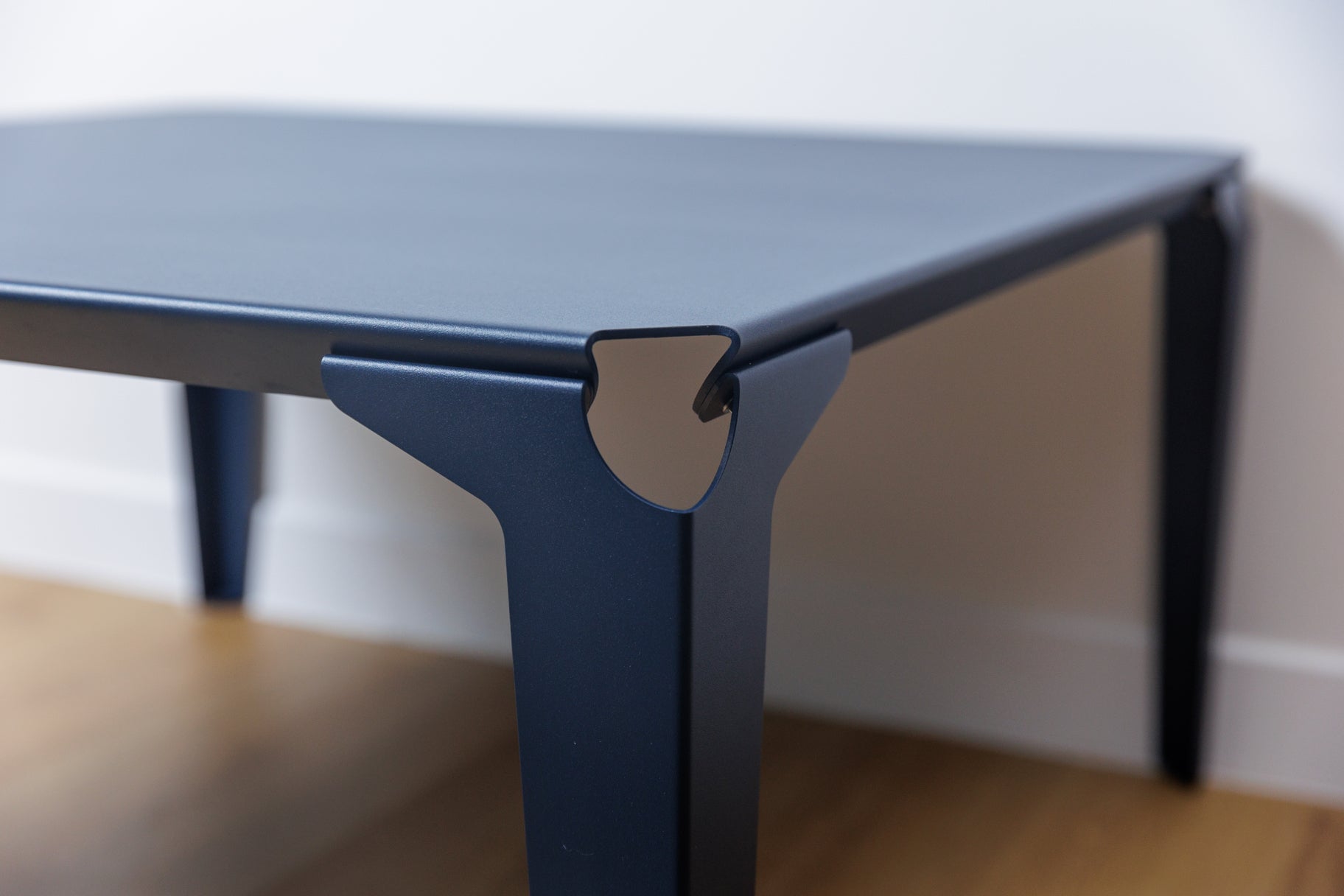 Coin de la table Nantes en acier bleu Atelier percheron