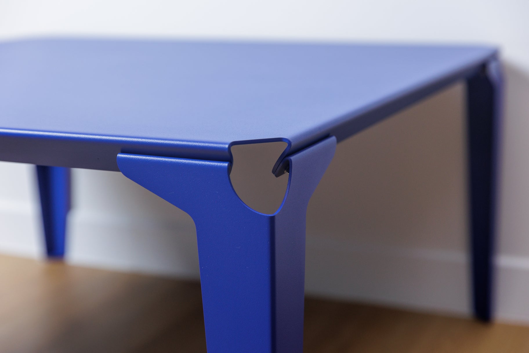 Table basse jullouville couleur bleu outremer