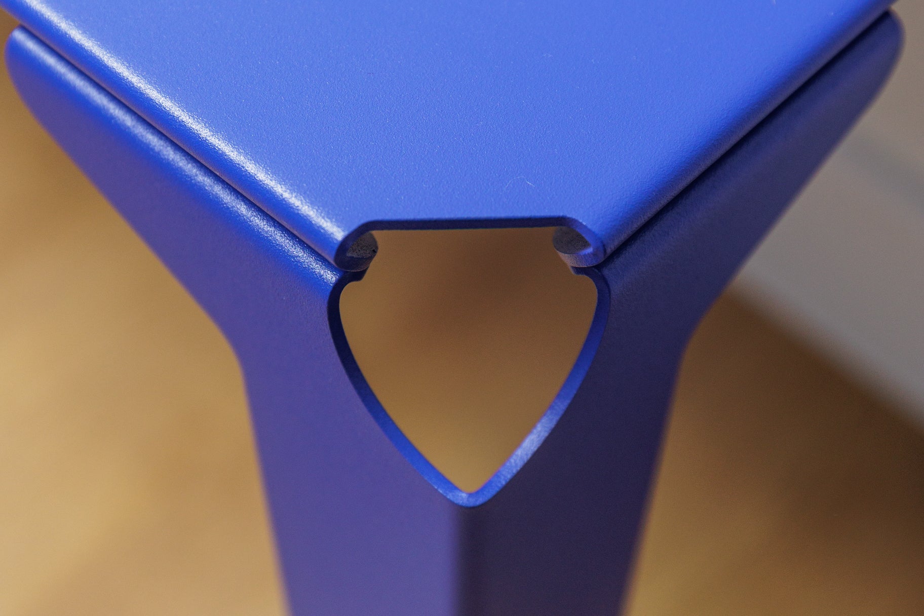 Tabouret Pontivy acier de couleur bleu outremer