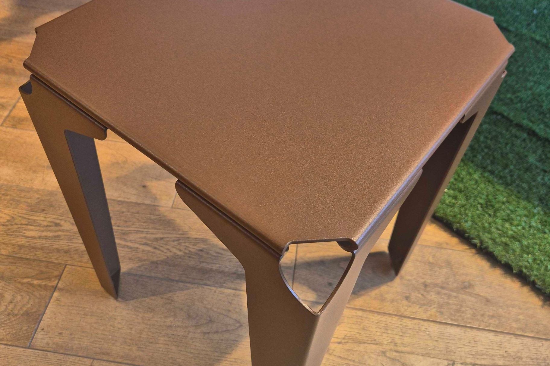 Tabouret en acier coloré effet corten