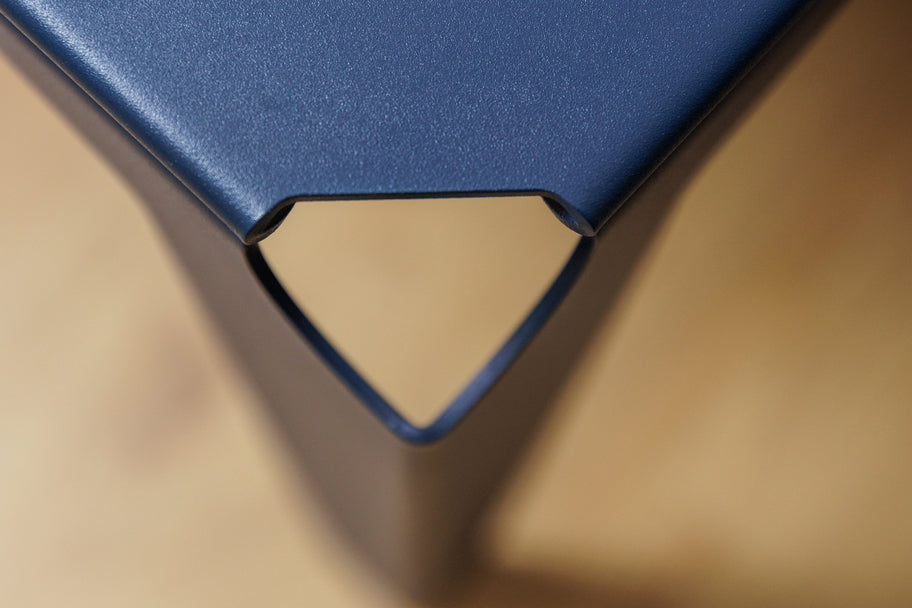 Banc acier thermolaqué bleu acier Toulouse - Atelier percheron