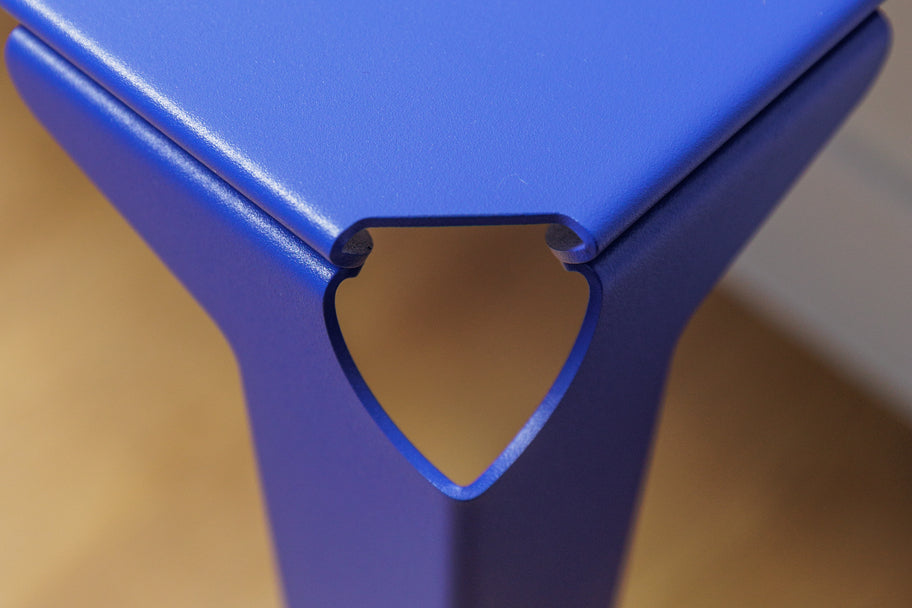 Banc acier thermolaqué bleu outremer Toulouse - Atelier percheron