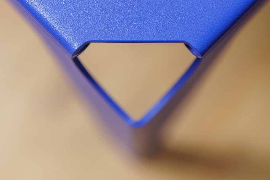 Banc acier thermolaqué bleu outremer Toulouse - Atelier percheron