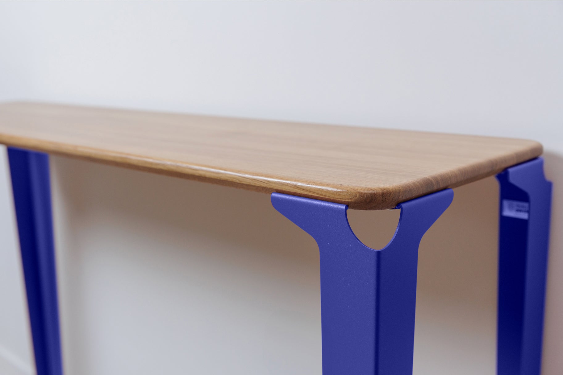 console Vittel plateau bois massif de chêne et pieds acier bleu outremer