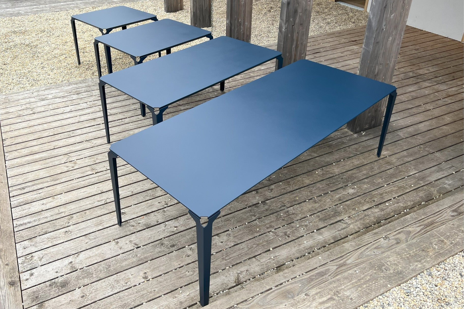 table à manger dans une déclinaison de 4 tailles