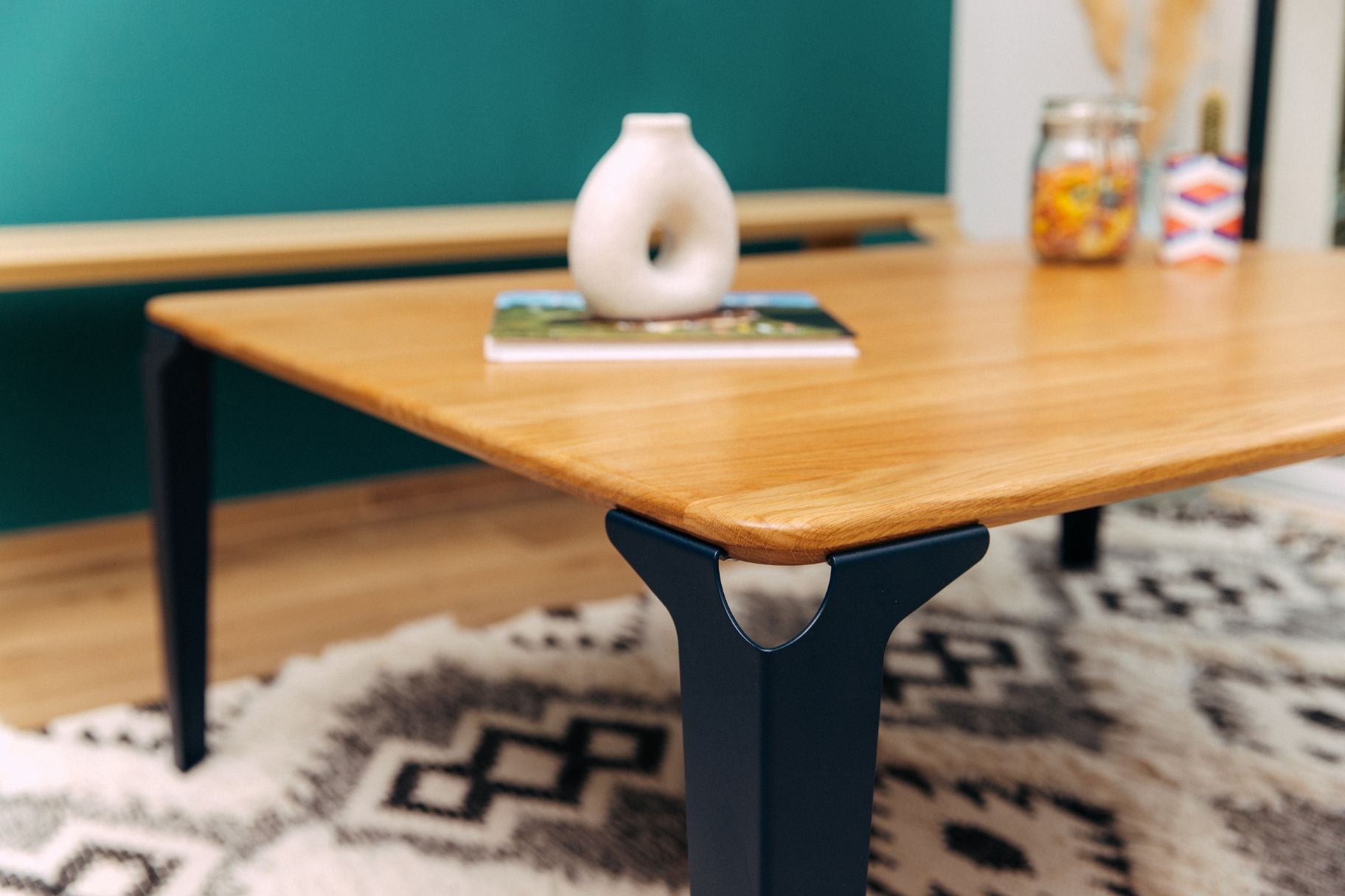 table basse design en chêne et acier