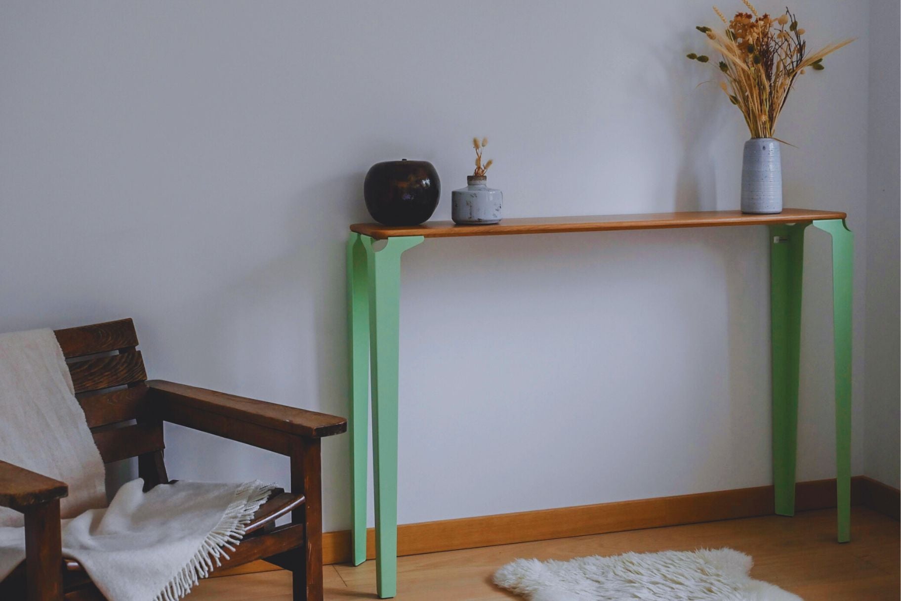 console vittel vert pastel dans une entrée