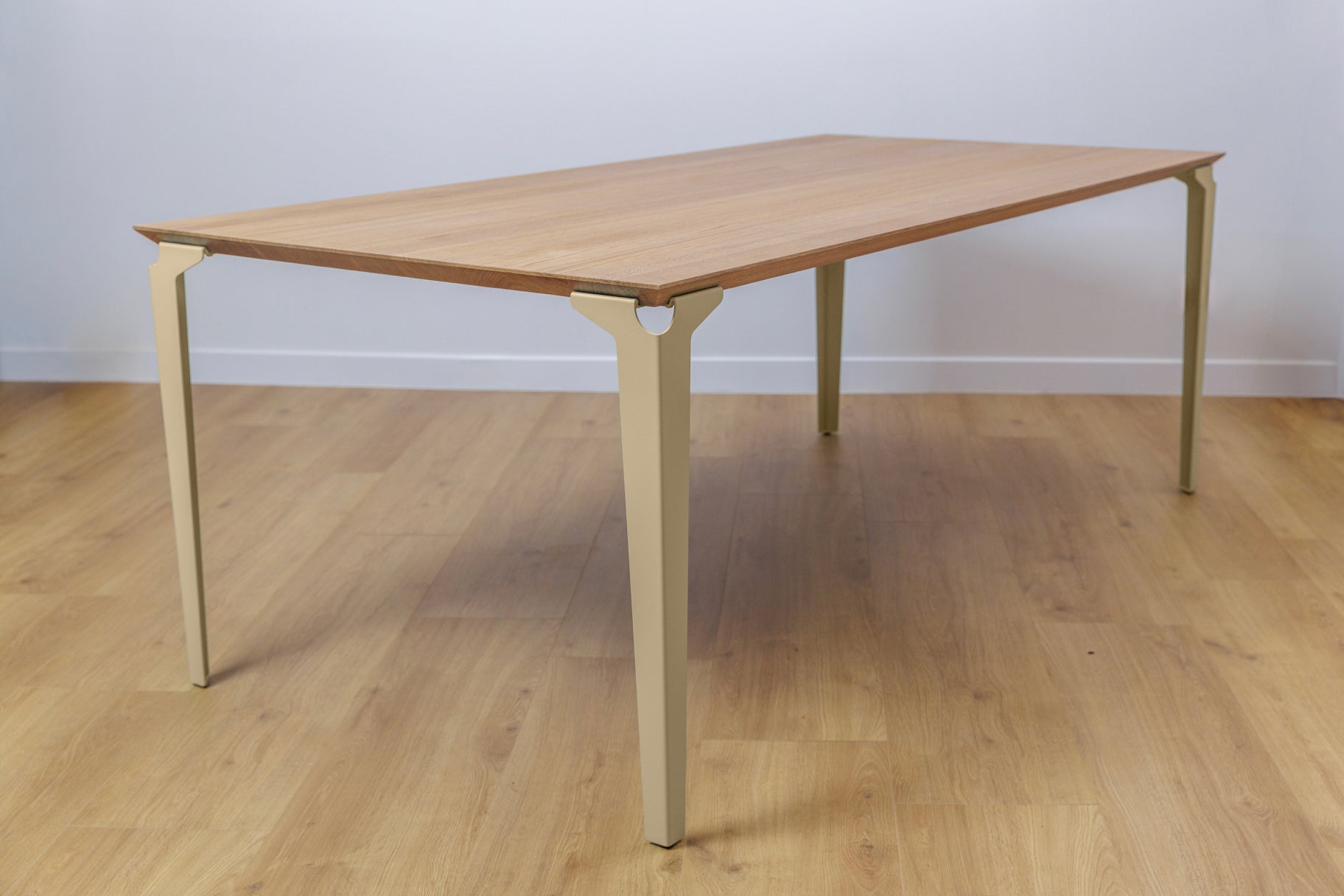 Table à manger bois de chêne massif et pieds acier beige Deauville - atelier percheron