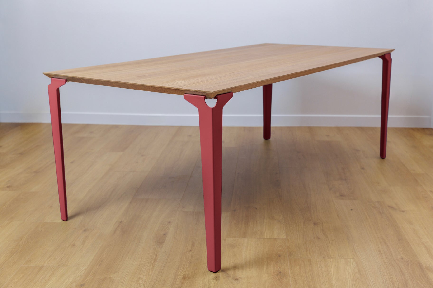 Table à manger bois de chêne massif et pieds acier rose Deauville - atelier percheron