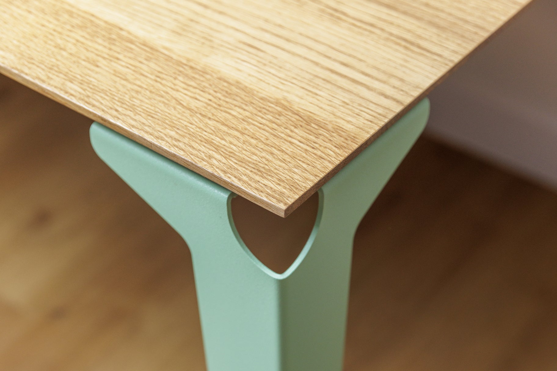 design pied et plateau table à manger bois et acier vert pastel Deauville - atelier percheron