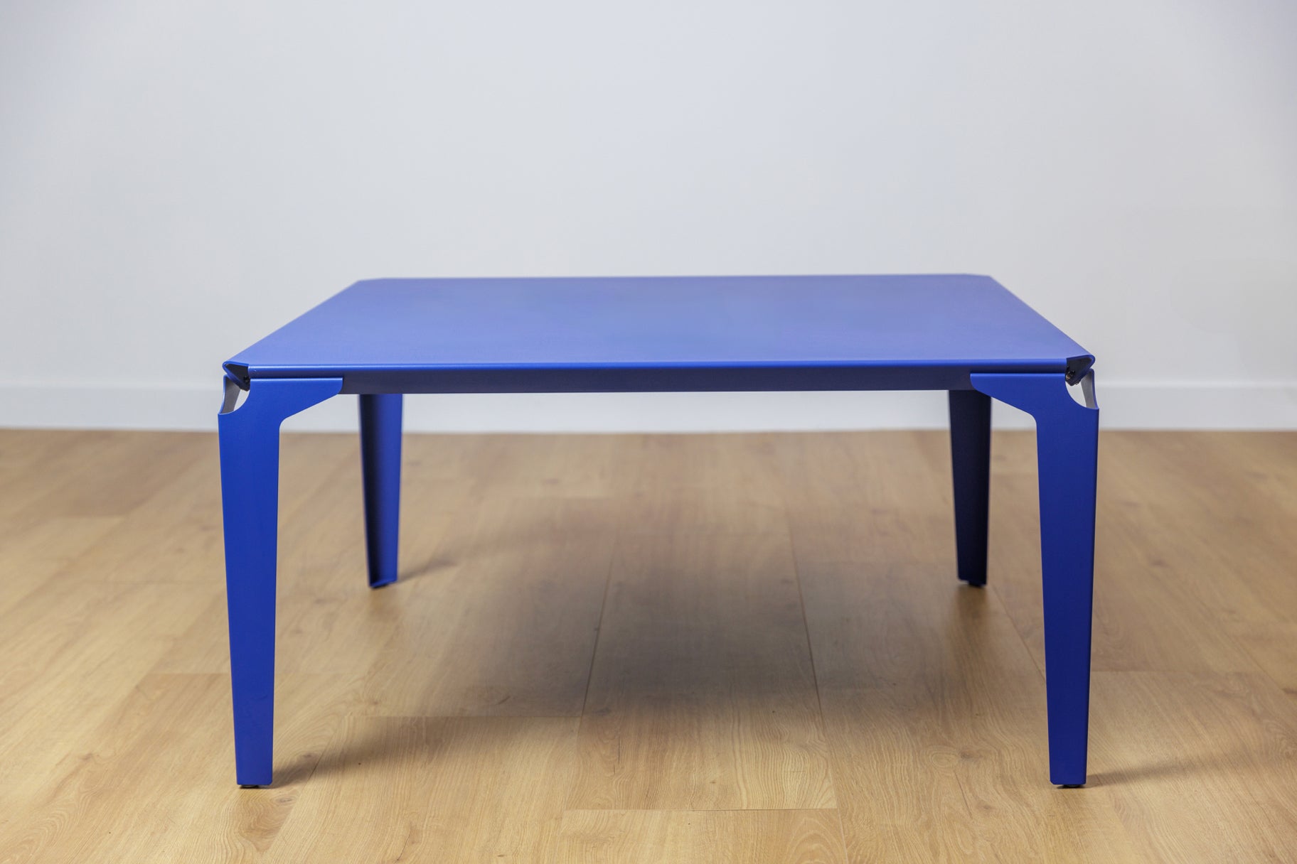 Table basse jullouville couleur bleu outremer