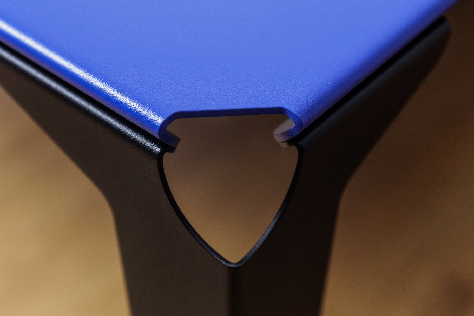 Table basse jullouville couleur noir et bleu outremer