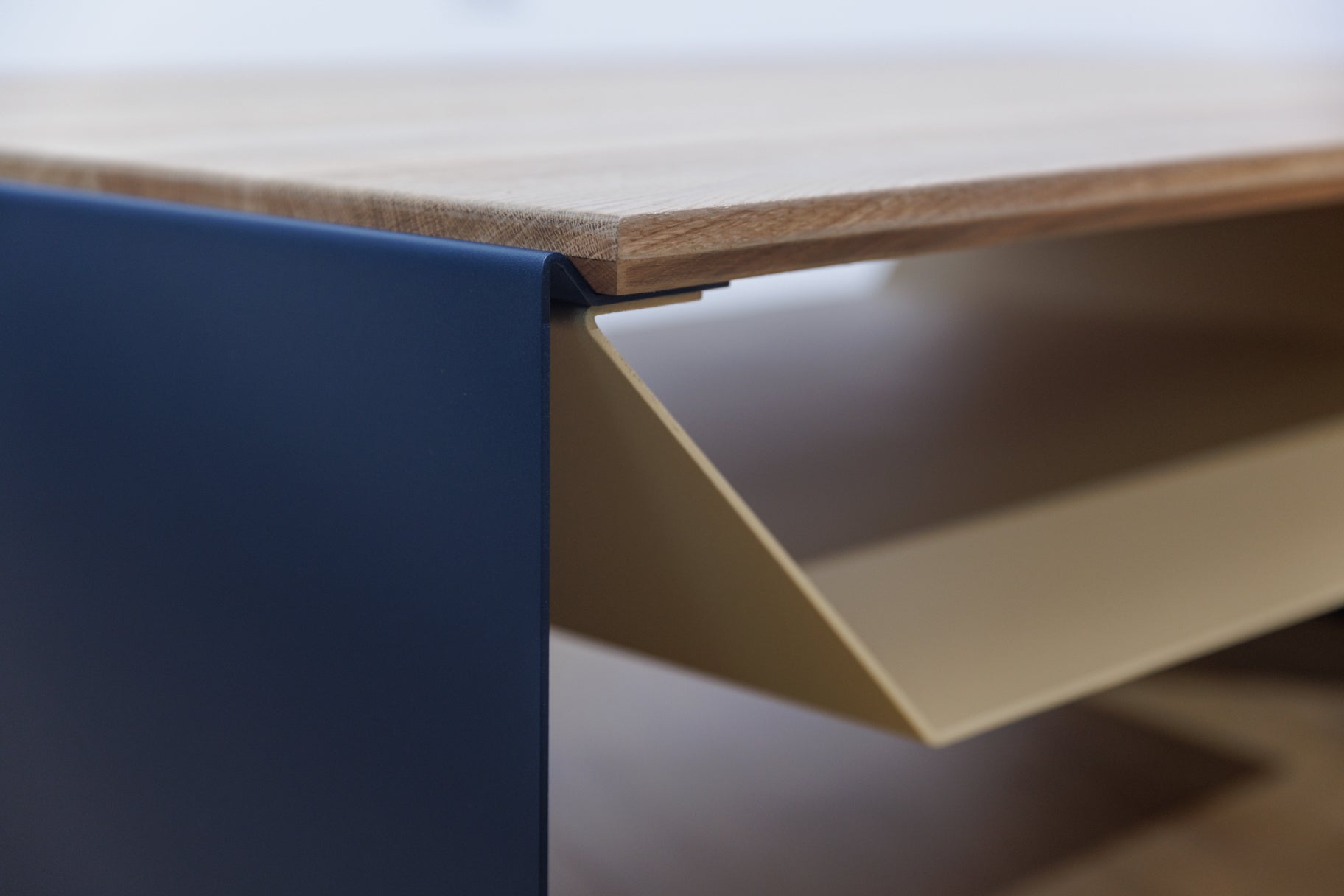 table basse bois et acier La Rochelle de couleur bleu acier et beige